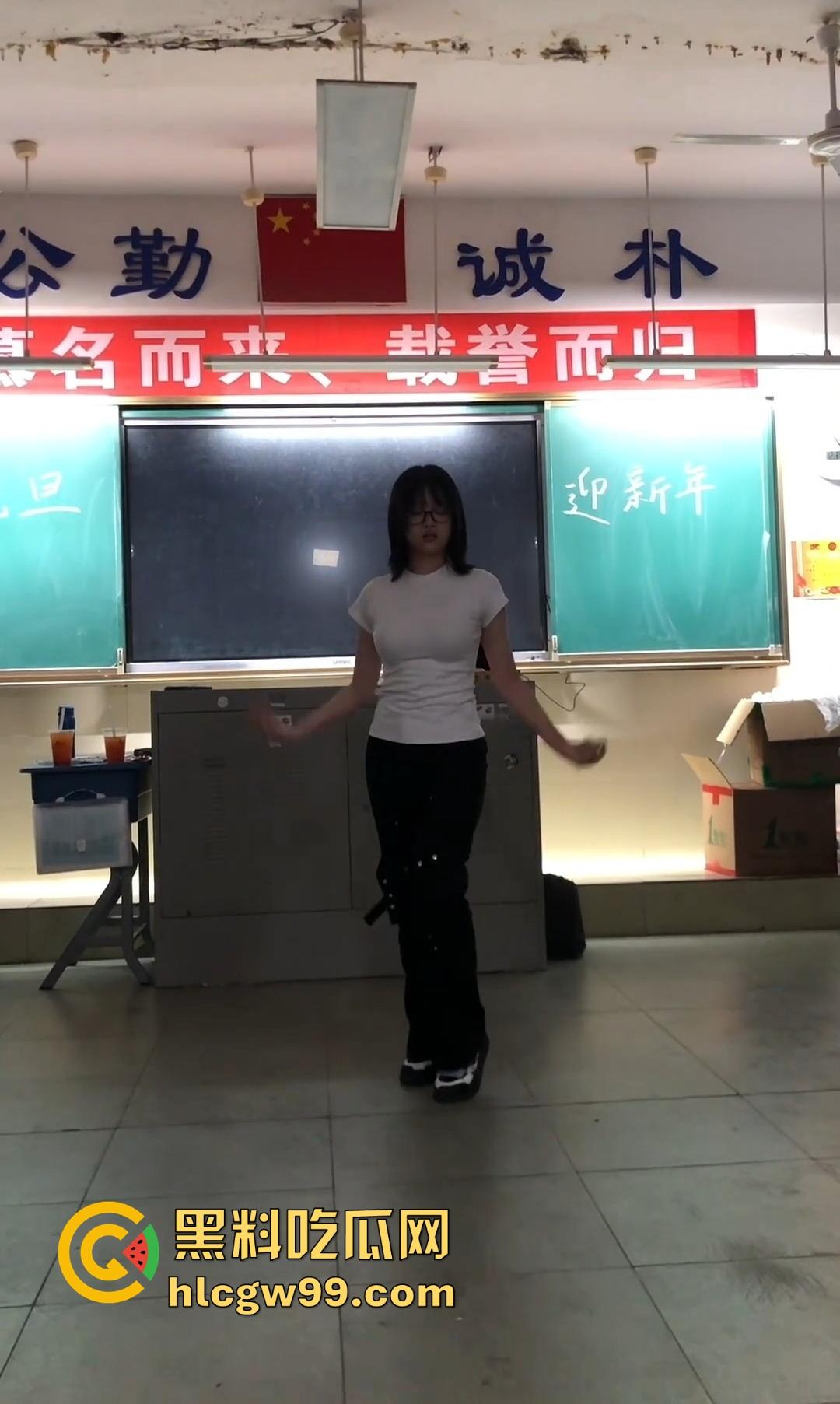 又被套路了,抖音咸鱼热卖得学霸班会热舞崩奶罩?假的!片哥片姐割韭菜,冲动老色批来我这我给你白嫖看! 第9张 又被套路了,抖音咸鱼热卖得学霸班会热舞崩奶罩?假的!片哥片姐割韭菜,冲动老色批来我这我给你白嫖看! 第9张