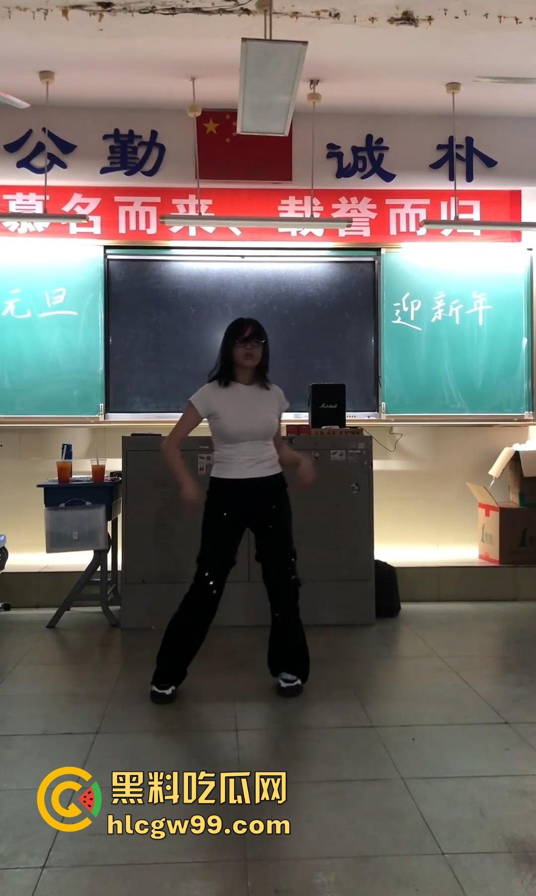 又被套路了,抖音咸鱼热卖得学霸班会热舞崩奶罩?假的!片哥片姐割韭菜,冲动老色批来我这我给你白嫖看! 第10张 又被套路了,抖音咸鱼热卖得学霸班会热舞崩奶罩?假的!片哥片姐割韭菜,冲动老色批来我这我给你白嫖看! 第10张