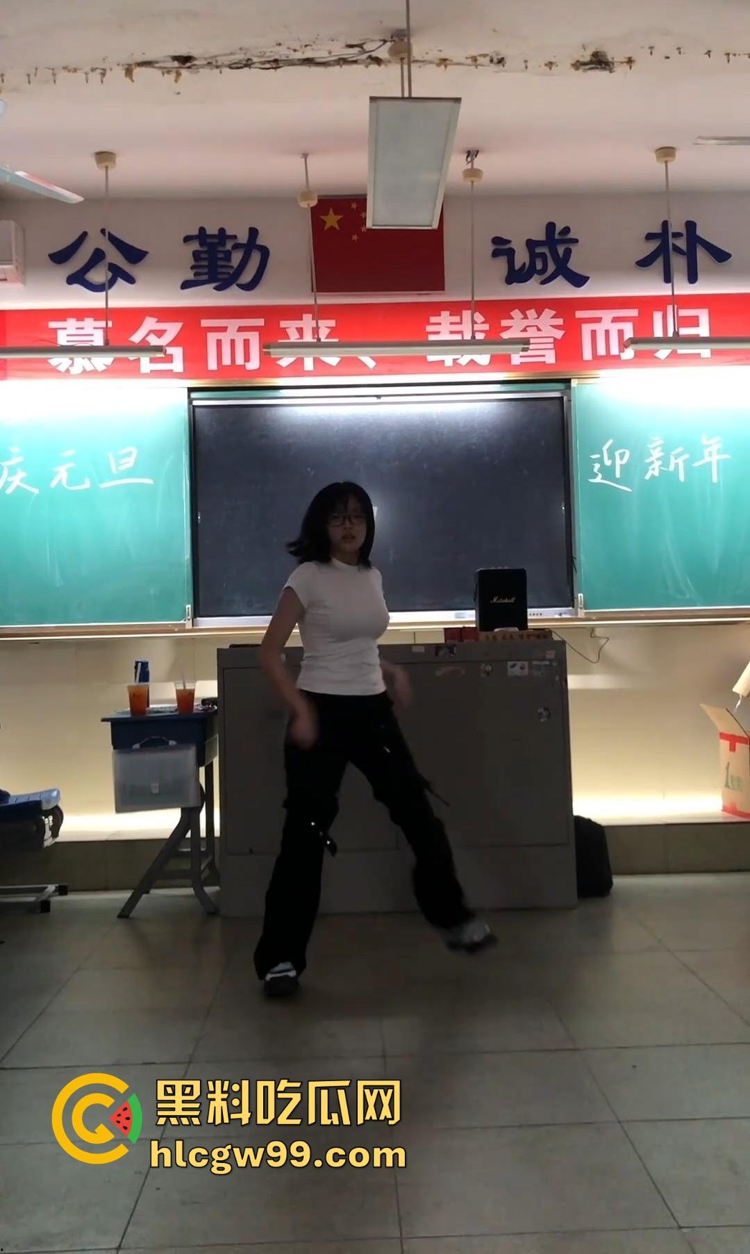 又被套路了,抖音咸鱼热卖得学霸班会热舞崩奶罩?假的!片哥片姐割韭菜,冲动老色批来我这我给你白嫖看! 第11张 又被套路了,抖音咸鱼热卖得学霸班会热舞崩奶罩?假的!片哥片姐割韭菜,冲动老色批来我这我给你白嫖看! 第11张