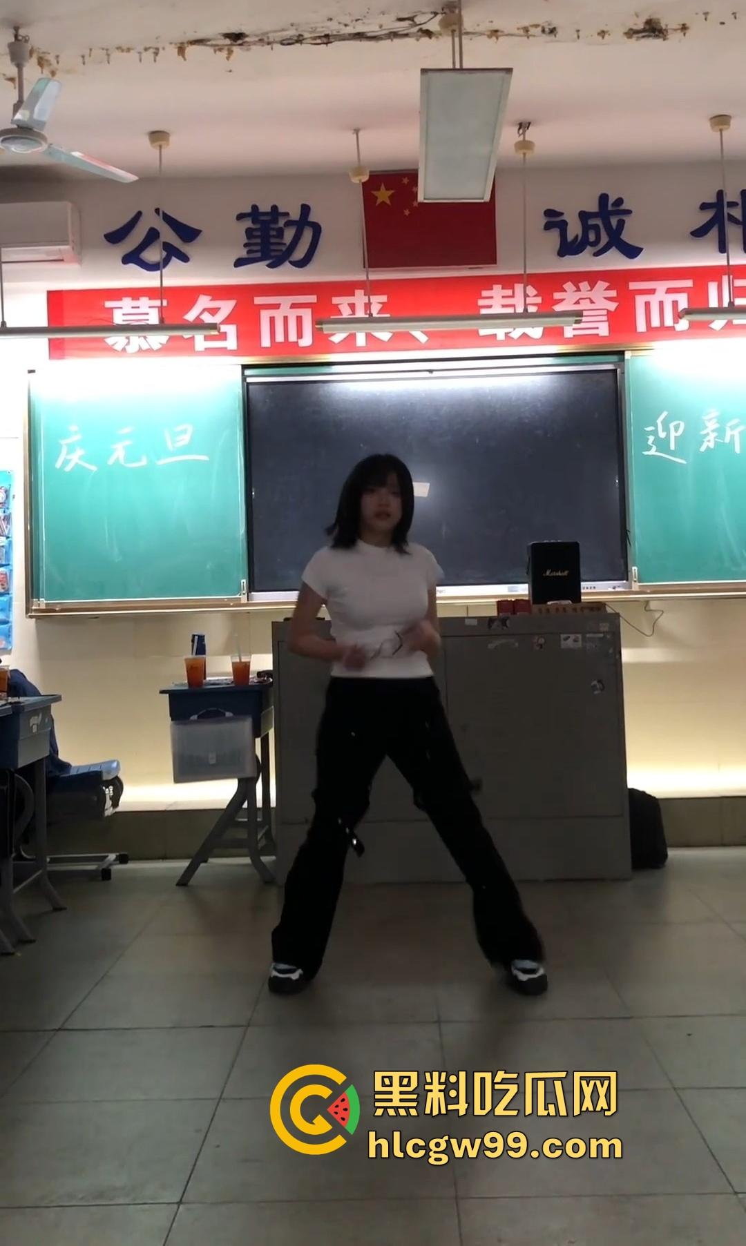 又被套路了,抖音咸鱼热卖得学霸班会热舞崩奶罩?假的!片哥片姐割韭菜,冲动老色批来我这我给你白嫖看! 第12张 又被套路了,抖音咸鱼热卖得学霸班会热舞崩奶罩?假的!片哥片姐割韭菜,冲动老色批来我这我给你白嫖看! 第12张