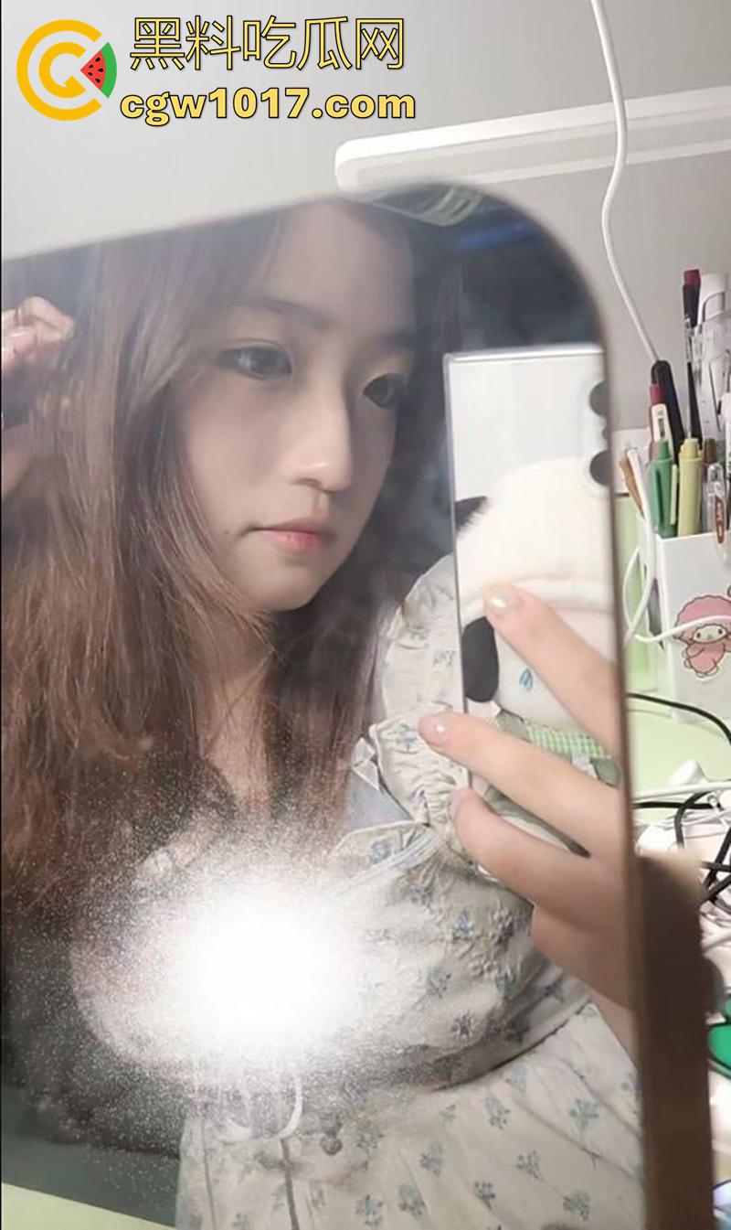 柳州职业技术学院学妹【韦闫妮】，颜值甜美的眼镜嫩妹，被学长PUA放学带去开房玩3P，前后夹击爆操蜜桃臀！  第3张