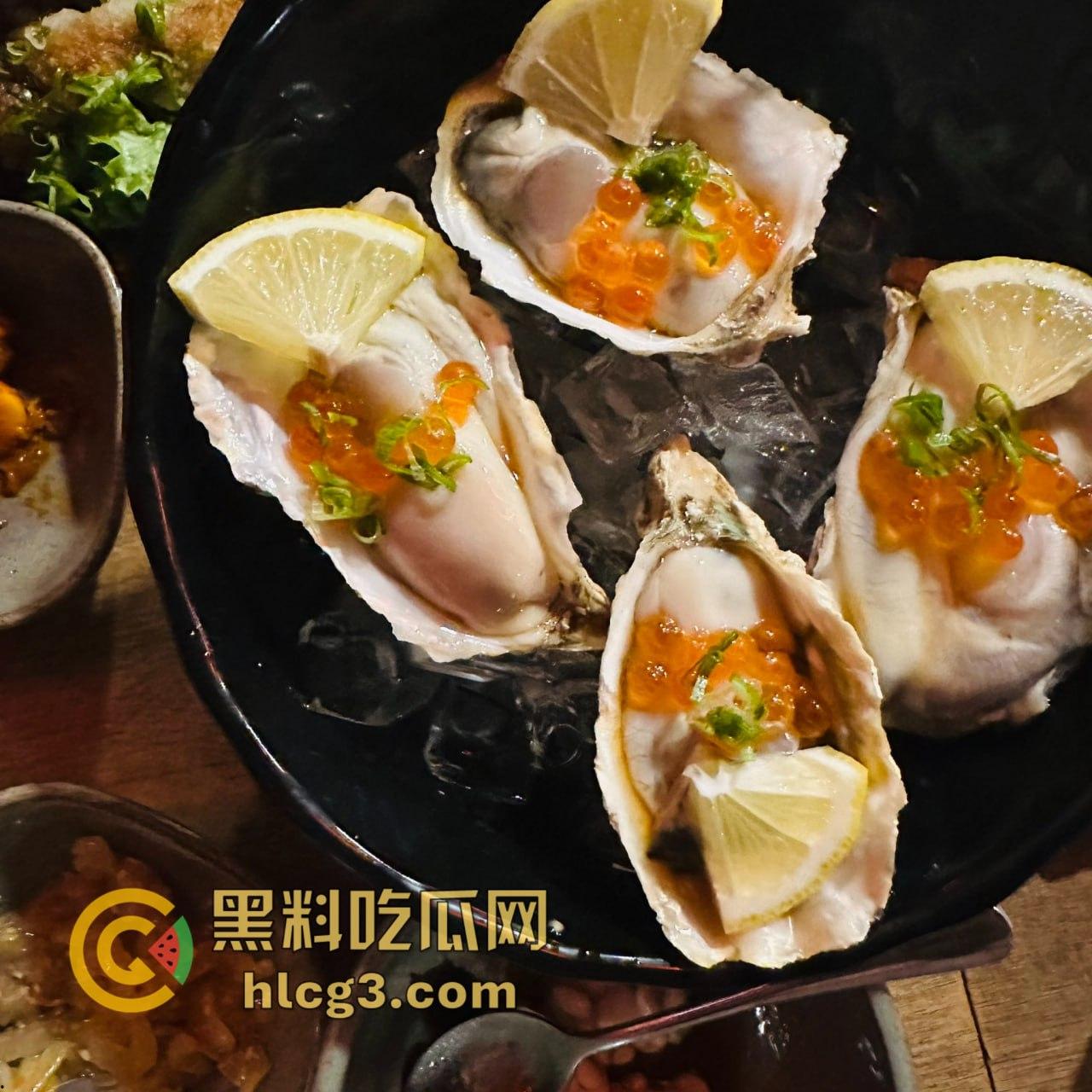 新加坡情侣网黄甜蜜又刺激！拍片吃生蚝补充体力，分享优雅的大奶博主性爱日常，高质量视频流出！  第11张