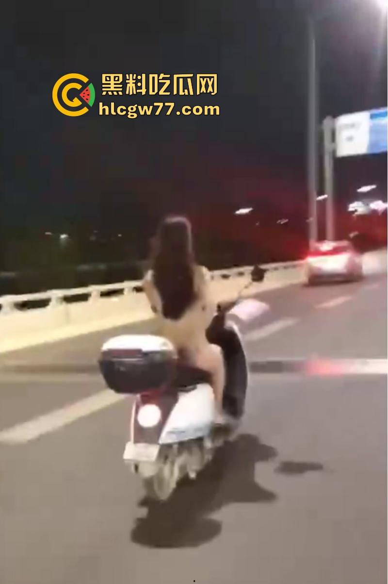 全网热瓜 潮汕大街惊现裸女 广东潮汕小仙女骑车突然停车把自己扒光全裸骑行!  第6张