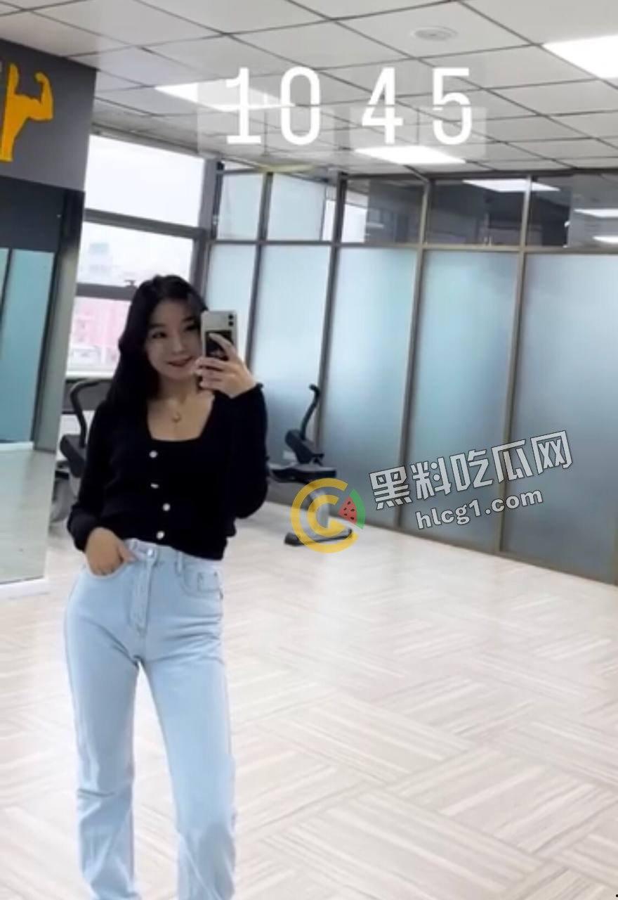 瓜友投稿:呼和浩特健身房拼多多3P女神「黄小芳」:风流成性,男浴3P、球员共欢,热爱3P! 第1张 瓜友投稿:呼和浩特健身房拼多多3P女神「黄小芳」:风流成性,男浴3P、球员共欢,热爱3P! 第1张