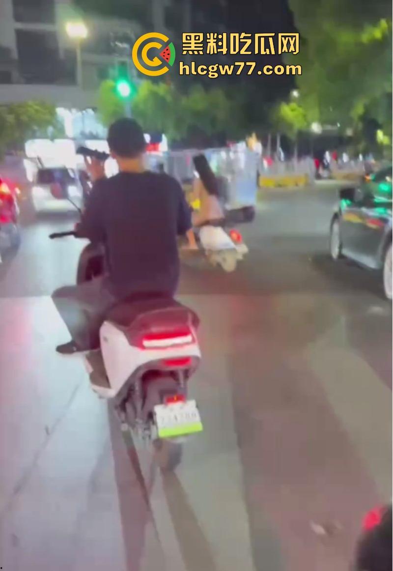 全网热瓜 潮汕大街惊现裸女 广东潮汕小仙女骑车突然停车把自己扒光全裸骑行!  第8张
