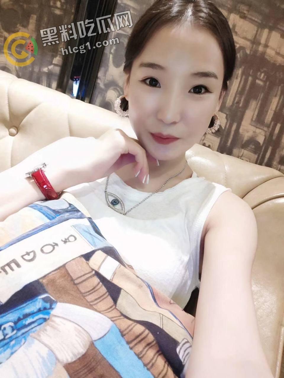 瓜友投稿:呼和浩特健身房拼多多3P女神「黄小芳」:风流成性,男浴3P、球员共欢,热爱3P! 第7张 瓜友投稿:呼和浩特健身房拼多多3P女神「黄小芳」:风流成性,男浴3P、球员共欢,热爱3P! 第7张