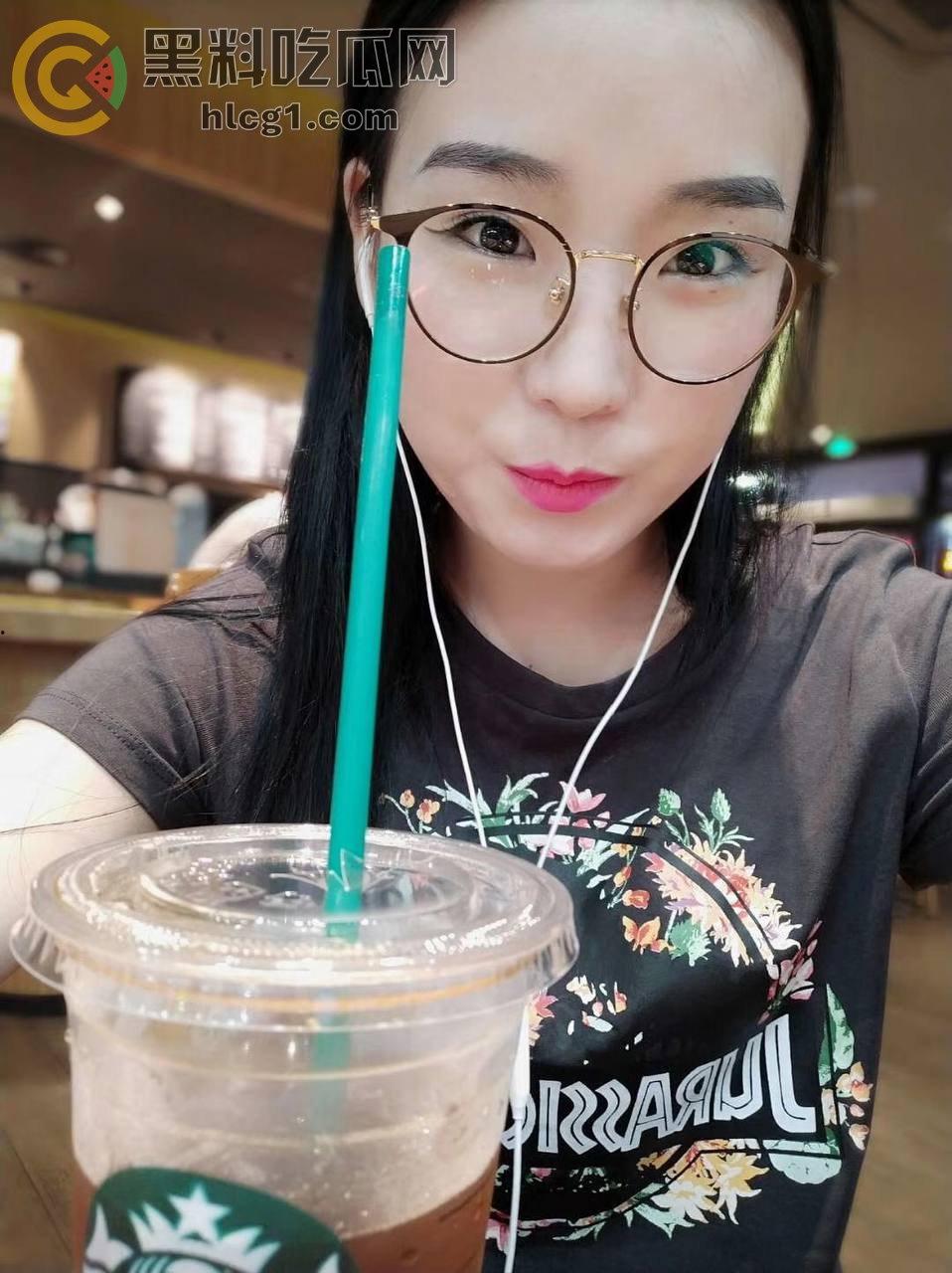 瓜友投稿:呼和浩特健身房拼多多3P女神「黄小芳」:风流成性,男浴3P、球员共欢,热爱3P! 第9张 瓜友投稿:呼和浩特健身房拼多多3P女神「黄小芳」:风流成性,男浴3P、球员共欢,热爱3P! 第9张