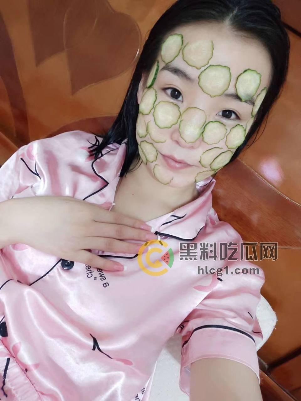 瓜友投稿:呼和浩特健身房拼多多3P女神「黄小芳」:风流成性,男浴3P、球员共欢,热爱3P! 第14张 瓜友投稿:呼和浩特健身房拼多多3P女神「黄小芳」:风流成性,男浴3P、球员共欢,热爱3P! 第14张