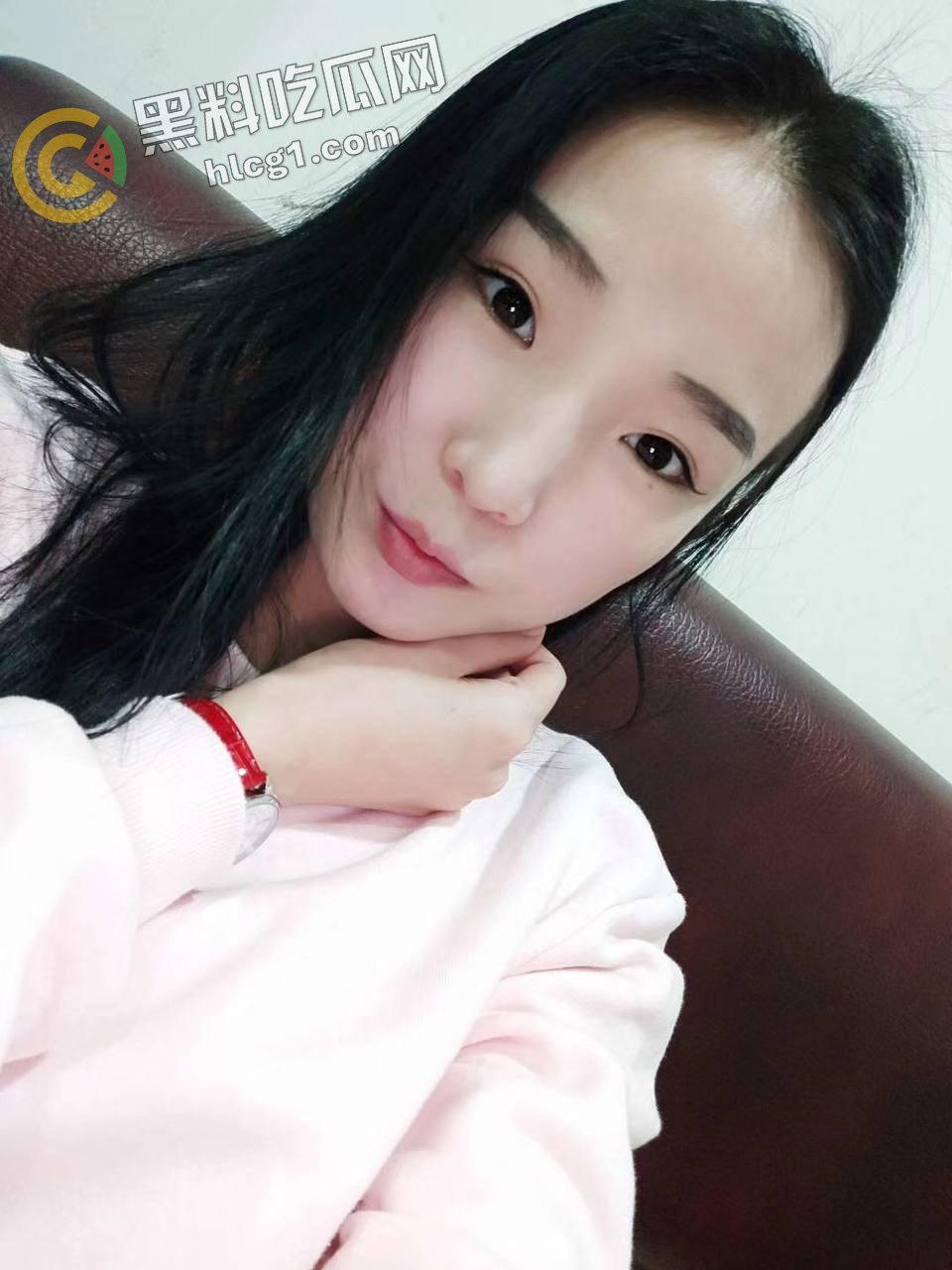 瓜友投稿:呼和浩特健身房拼多多3P女神「黄小芳」:风流成性,男浴3P、球员共欢,热爱3P! 第15张 瓜友投稿:呼和浩特健身房拼多多3P女神「黄小芳」:风流成性,男浴3P、球员共欢,热爱3P! 第15张