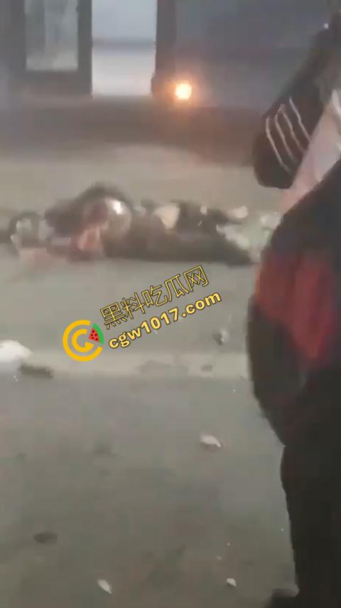 印度新德里景区爆炸震惊世人，鲜血渗透街道，8人当场死亡，惨烈火光照亮恐怖夜空，如同地狱修罗场！  第4张