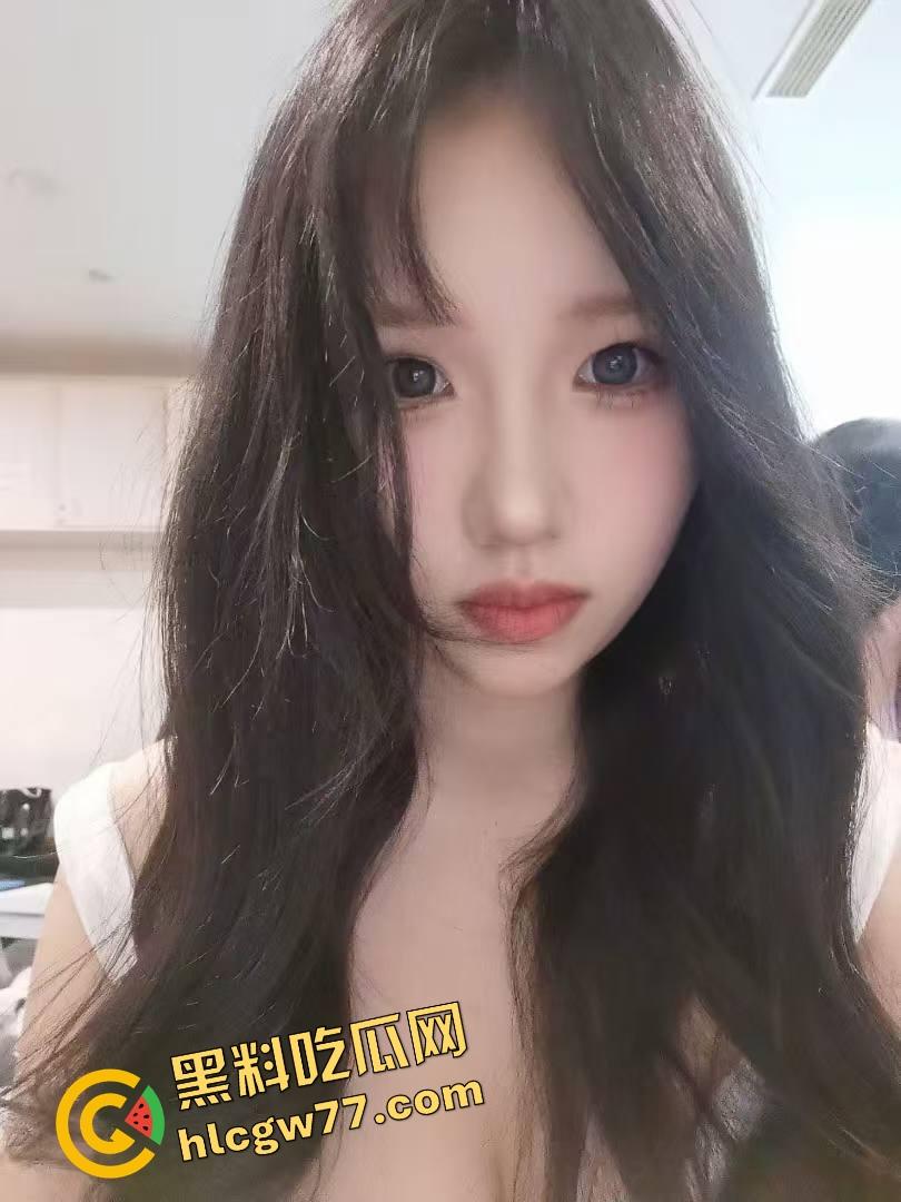 山东小骚妹玩拍片play，明明嘴上喊别拍，结果插进去自己夹着不让拔，还自己对镜头喊哥哥射脸上！  第1张