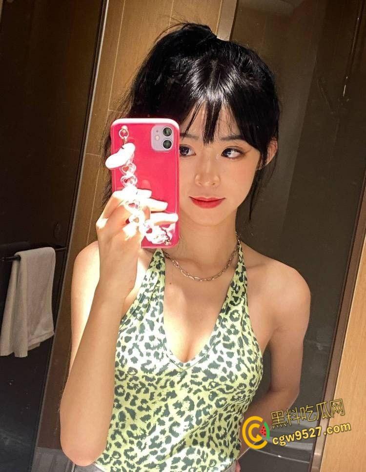 趁大哥喝醉酒,偷偷和嫂子做爱,后入白嫩翘臀美穴,让嫂子彻底变成骚母狗,叫声太大差点被发现 ! 第1张 趁大哥喝醉酒,偷偷和嫂子做爱,后入白嫩翘臀美穴,让嫂子彻底变成骚母狗,叫声太大差点被发现 ! 第1张