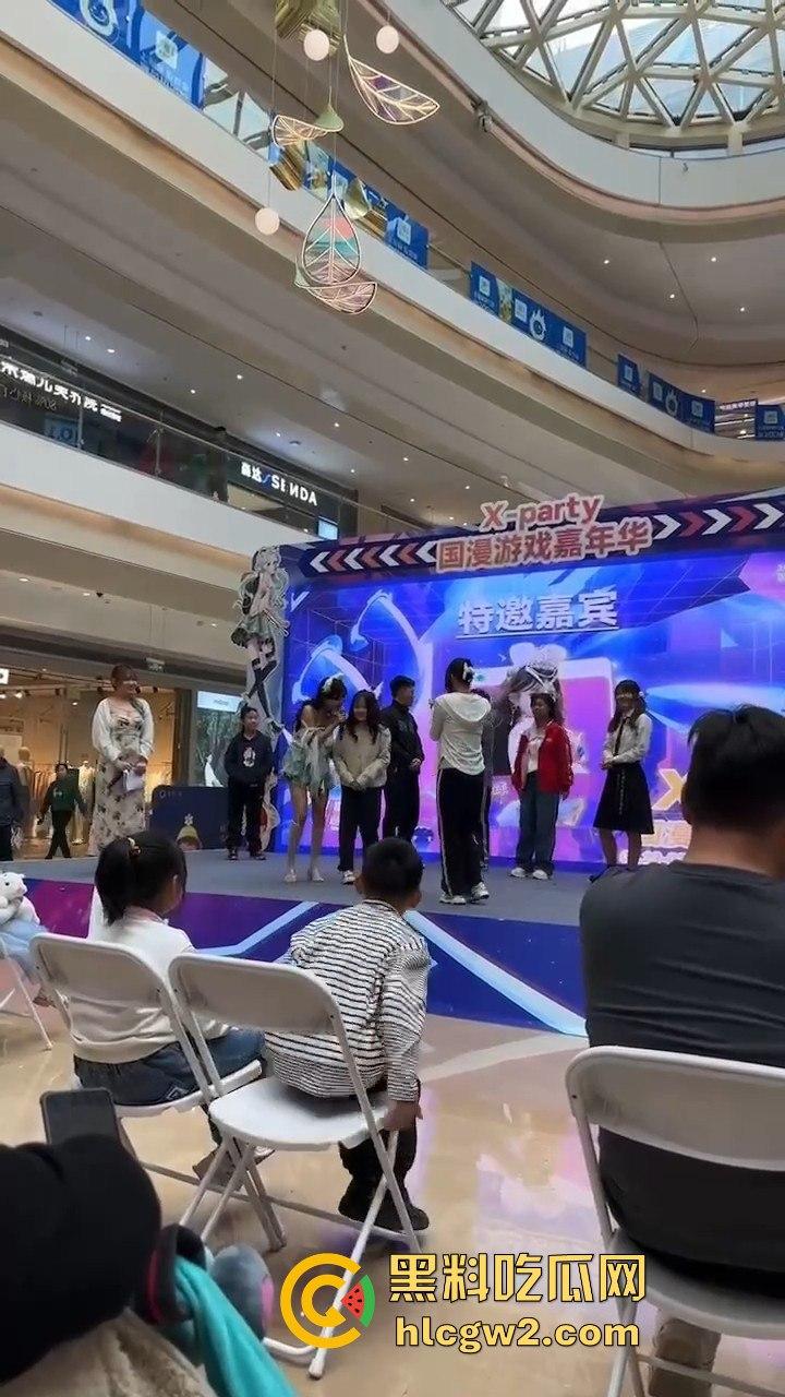 杭州某商场为了流量不择手段!烧鸡表演毒害下一代,家长怒斥要严惩! 第2张 杭州某商场为了流量不择手段!烧鸡表演毒害下一代,家长怒斥要严惩! 第2张