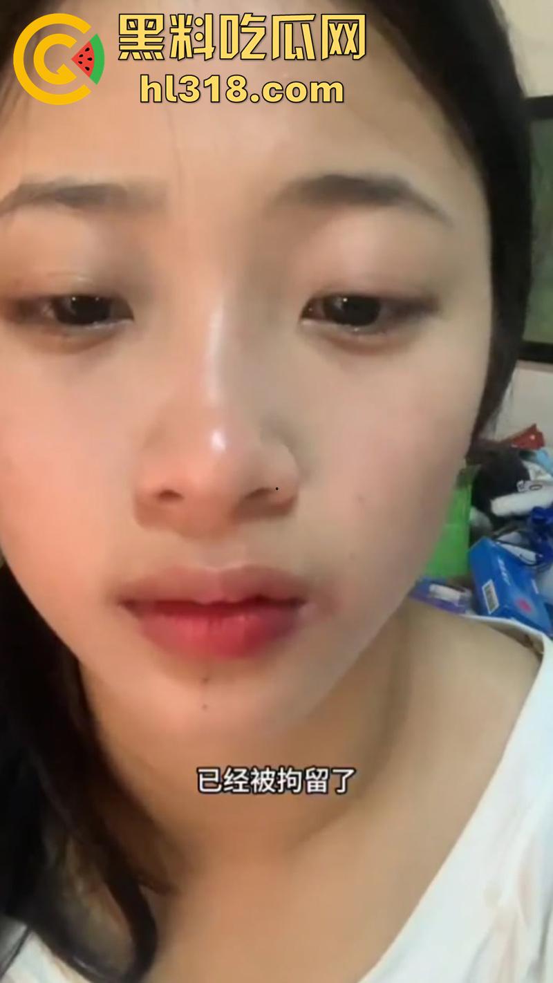 广东茂名化州擦边女被猥亵,穿性感吊带裙江边跳舞,被大叔发现直接上手摸臀猥亵,看来大爷憋不住了啊! 第1张 广东茂名化州擦边女被猥亵,穿性感吊带裙江边跳舞,被大叔发现直接上手摸臀猥亵,看来大爷憋不住了啊! 第1张