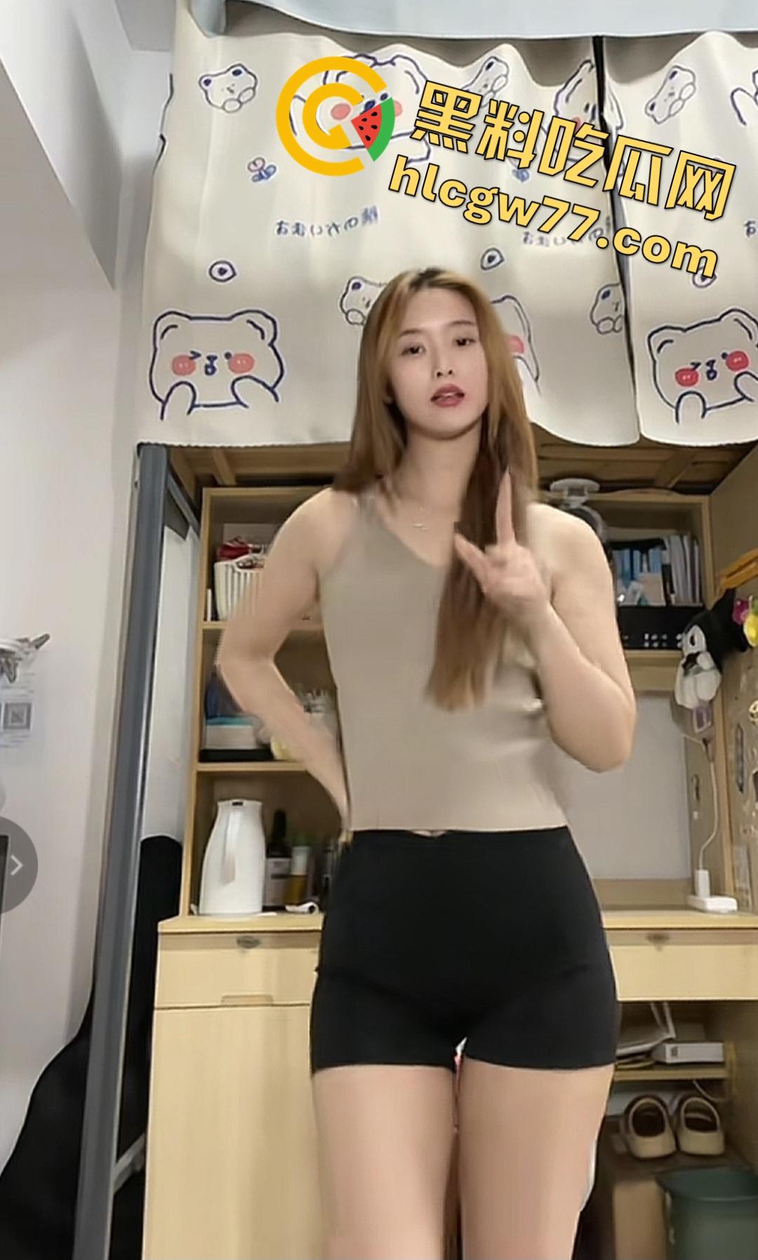 抖音【莉莉爱跳舞吖】被老板儿子当母狗!黑丝库里肉丝+狗链调教,初到社会的一节性课! 第2张 抖音【莉莉爱跳舞吖】被老板儿子当母狗!黑丝库里肉丝+狗链调教,初到社会的一节性课! 第2张