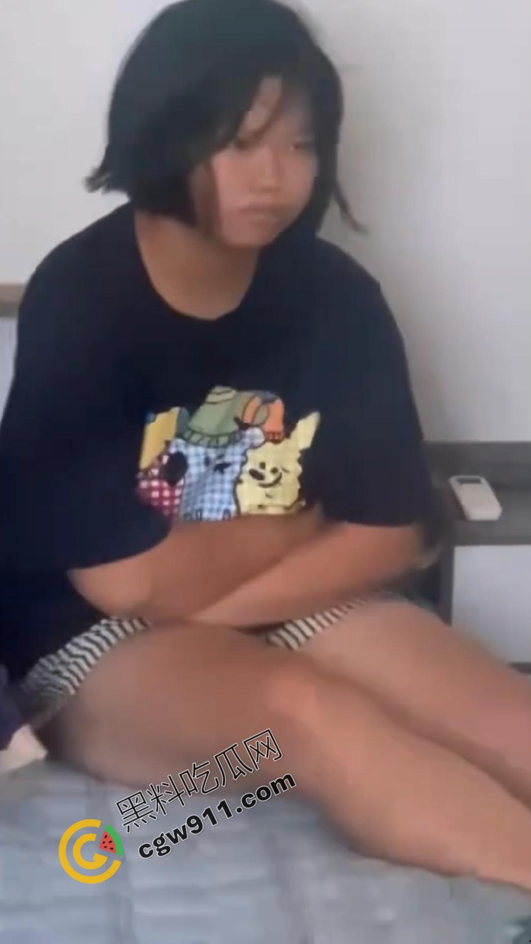 怒火狂涌男史诗级抓奸现场:女友与奸夫冷眼旁观,愤怒男子咆哮现场,网友直呼“最搞笑抓奸场面”! 第6张 怒火狂涌男史诗级抓奸现场:女友与奸夫冷眼旁观,愤怒男子咆哮现场,网友直呼“最搞笑抓奸场面”! 第6张