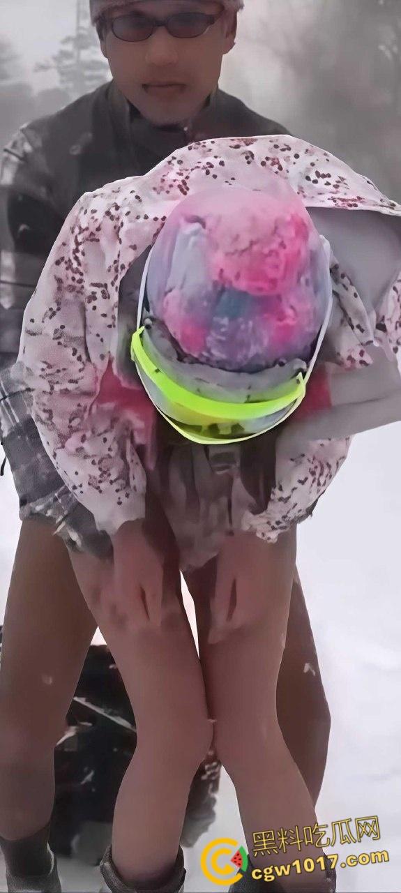 户外野战天花板,超雄情侣大冬天雪地激情做爱,还不忘变换各种姿势,这是真不怕冷啊! 第2张 户外野战天花板,超雄情侣大冬天雪地激情做爱,还不忘变换各种姿势,这是真不怕冷啊! 第2张