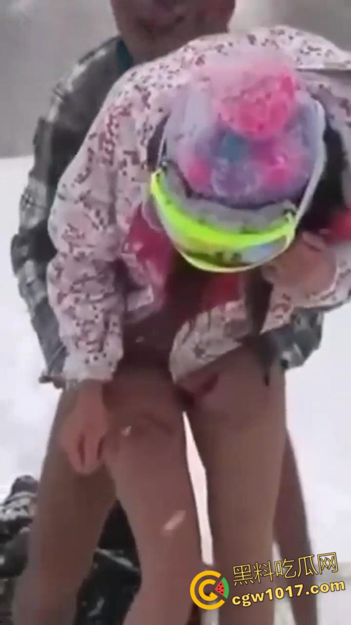 户外野战天花板,超雄情侣大冬天雪地激情做爱,还不忘变换各种姿势,这是真不怕冷啊! 第7张 户外野战天花板,超雄情侣大冬天雪地激情做爱,还不忘变换各种姿势,这是真不怕冷啊! 第7张