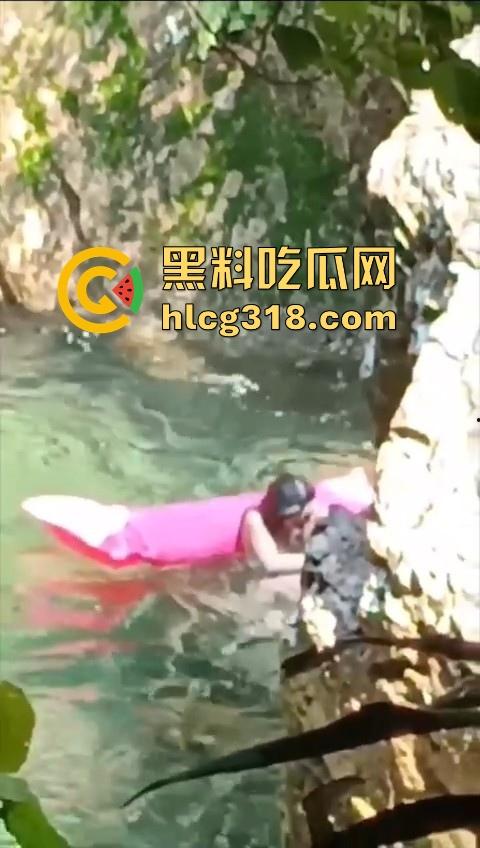 广东清远漂流惊现情侣水中干炮，女上男下疯狂骑乘，随着水浪节奏而动，画面刺激！  第6张