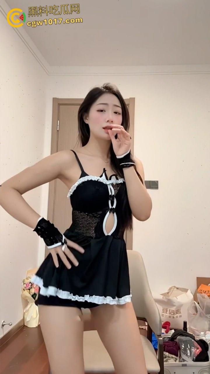 抖音高颜值网红【小绵羊】,金主定制骚舞福利流出,身材纤细性感妖娆,黑色蕾丝三点制服,淫荡骚舞极致诱惑! 第3张 抖音高颜值网红【小绵羊】,金主定制骚舞福利流出,身材纤细性感妖娆,黑色蕾丝三点制服,淫荡骚舞极致诱惑! 第3张