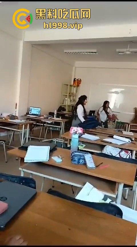 广西百色中学男生玩笑开翻,掏刀狂捅女生!现场尖叫不断,场面混乱不堪! 第6张 广西百色中学男生玩笑开翻,掏刀狂捅女生!现场尖叫不断,场面混乱不堪! 第6张