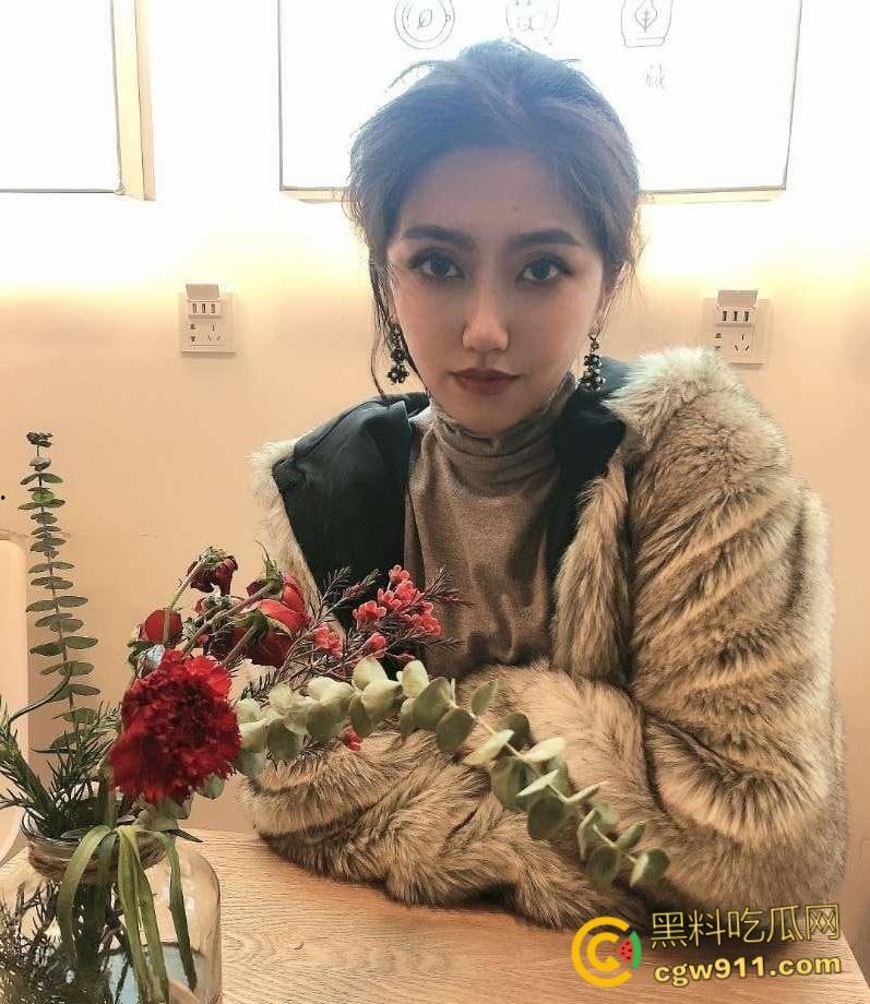 武汉大学反差校花【杨帆】,被学校光头教授重金包养,一晚无套连打4炮,蒙着眼睛口交,黑丝翘臀被疯狂爆肏! 第8张 武汉大学反差校花【杨帆】,被学校光头教授重金包养,一晚无套连打4炮,蒙着眼睛口交,黑丝翘臀被疯狂爆肏! 第8张