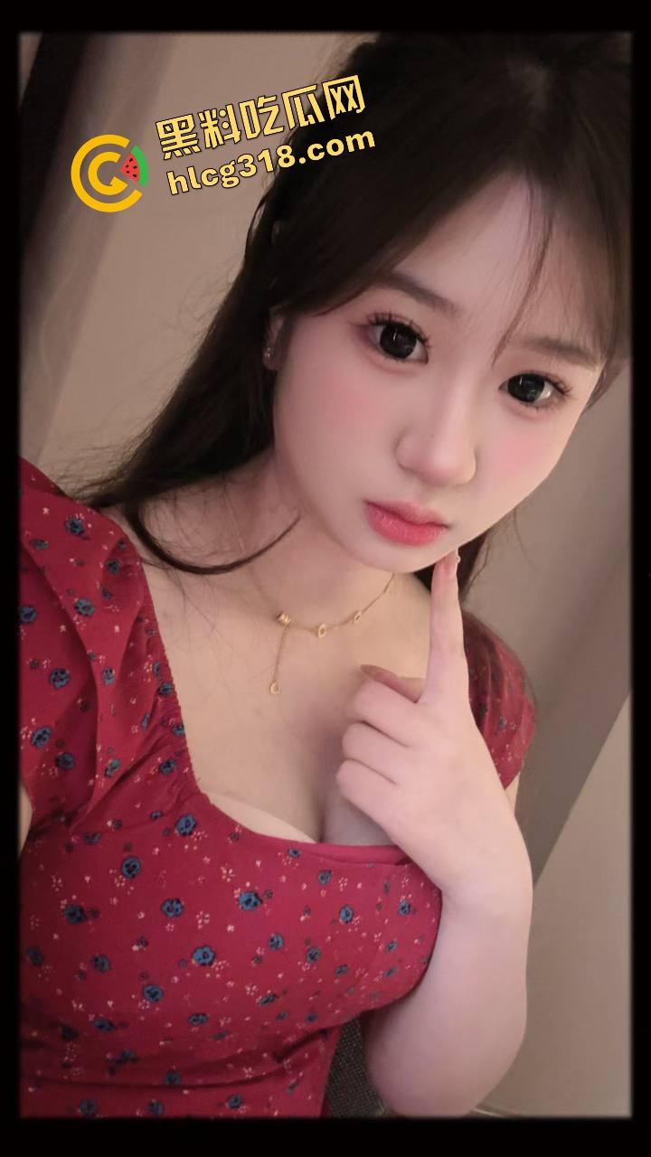 学生妹被金主包养玩成群交机器，3P起步5P封顶，钱到位随便上，有钱就能多人乱斗男友顶着绿帽加入！  第2张