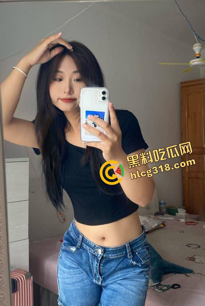 学生妹被金主包养玩成群交机器，3P起步5P封顶，钱到位随便上，有钱就能多人乱斗男友顶着绿帽加入！  第3张