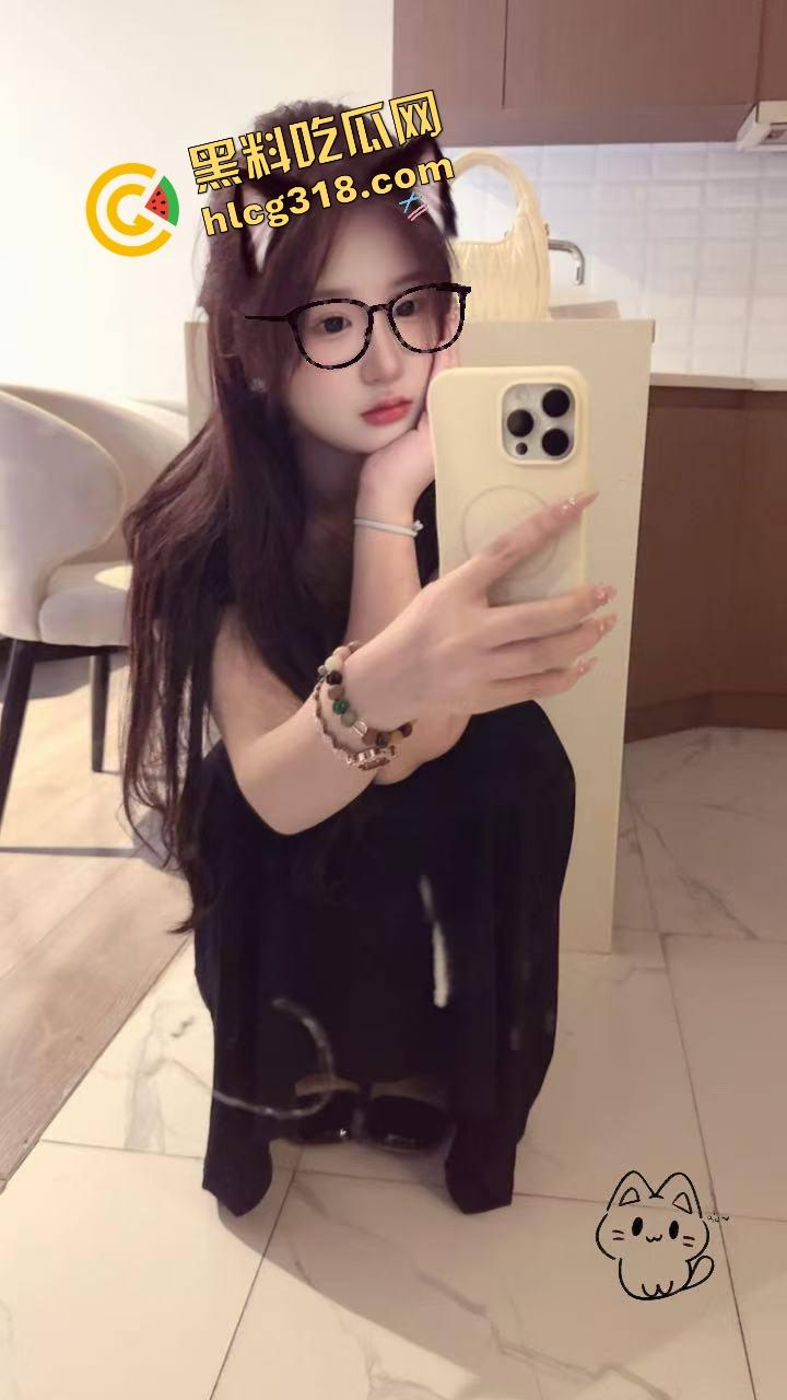 学生妹被金主包养玩成群交机器，3P起步5P封顶，钱到位随便上，有钱就能多人乱斗男友顶着绿帽加入！  第7张