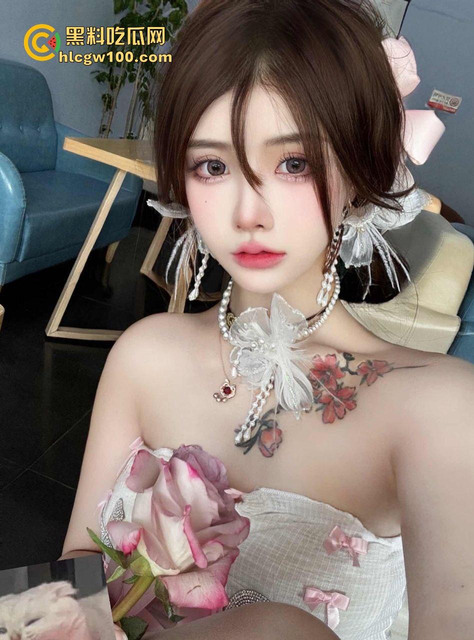 黑丝学生妹深夜KTV包厢学社会大保健，社会混混直接开干，撕黑丝扒短裙爆操，呻吟浪叫堪比午夜DJ！  第1张