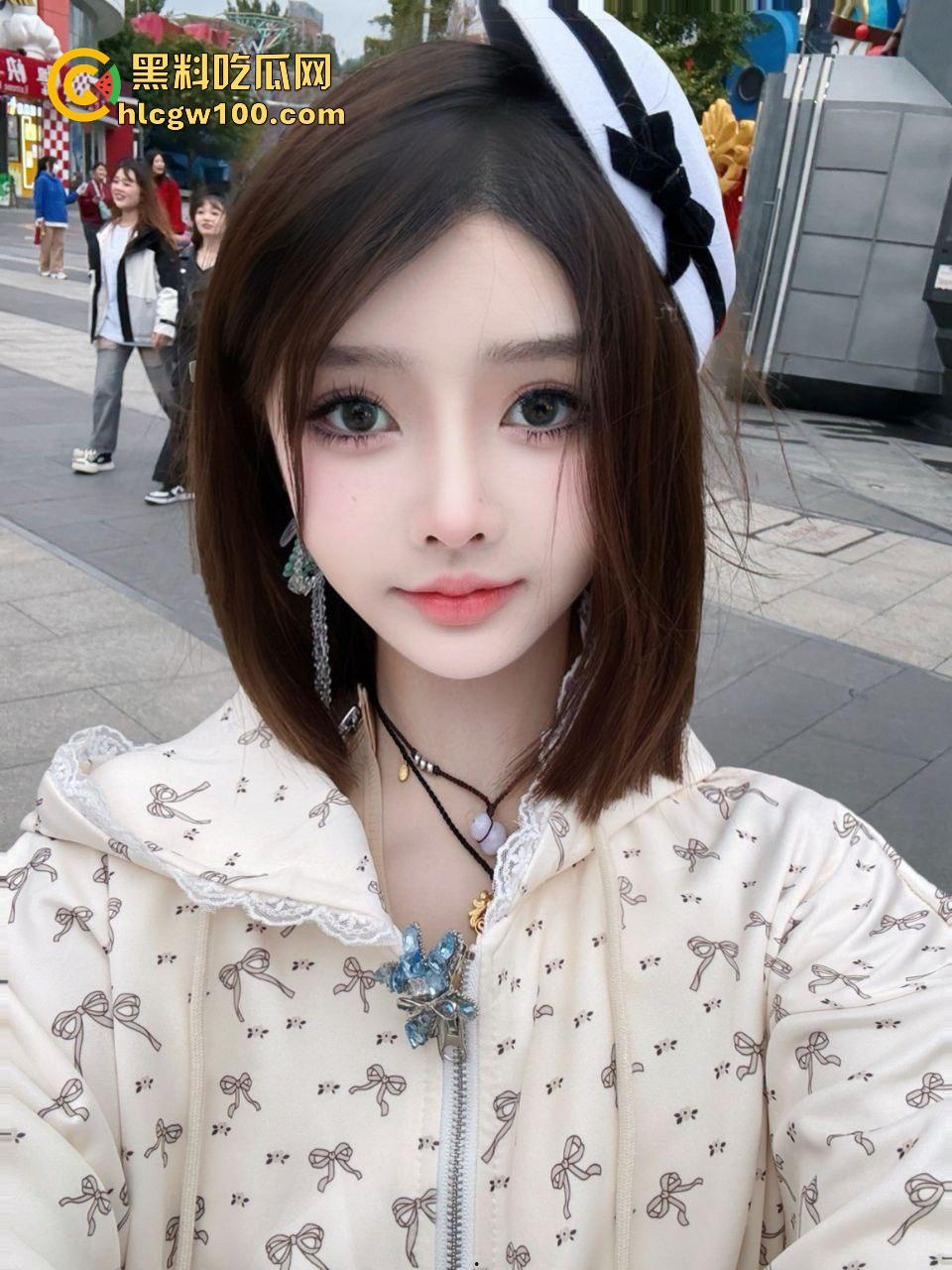 黑丝学生妹深夜KTV包厢学社会大保健，社会混混直接开干，撕黑丝扒短裙爆操，呻吟浪叫堪比午夜DJ！  第3张