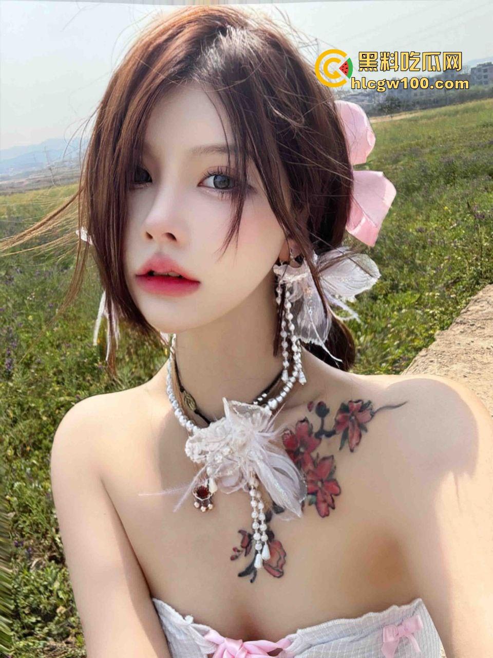 黑丝学生妹深夜KTV包厢学社会大保健，社会混混直接开干，撕黑丝扒短裙爆操，呻吟浪叫堪比午夜DJ！  第6张