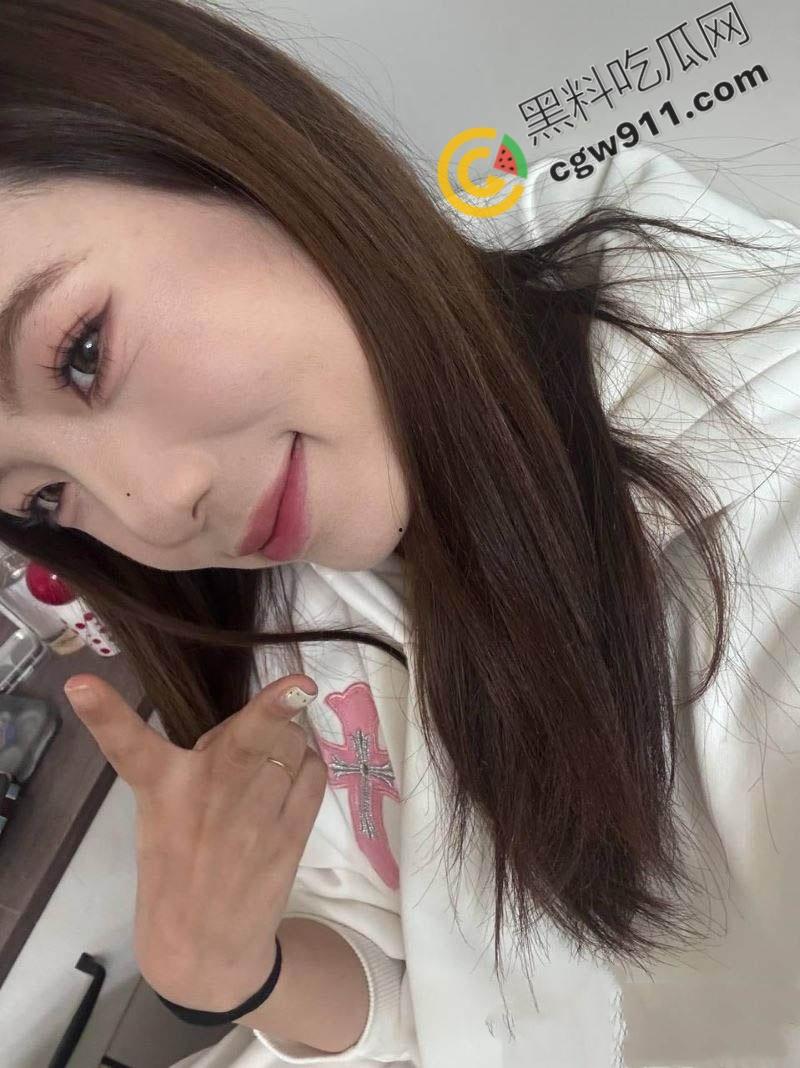 深圳女神【徐娇娇】被爆不雅视频，骚穴遭大鸡巴暴力抽插，淫荡胃口大开，荡妇行为引争议  第2张