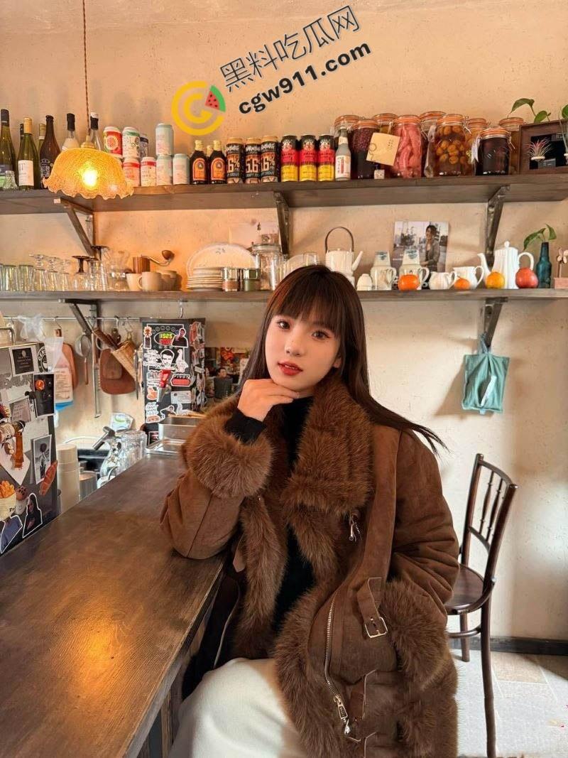 深圳女神【徐娇娇】被爆不雅视频，骚穴遭大鸡巴暴力抽插，淫荡胃口大开，荡妇行为引争议  第3张