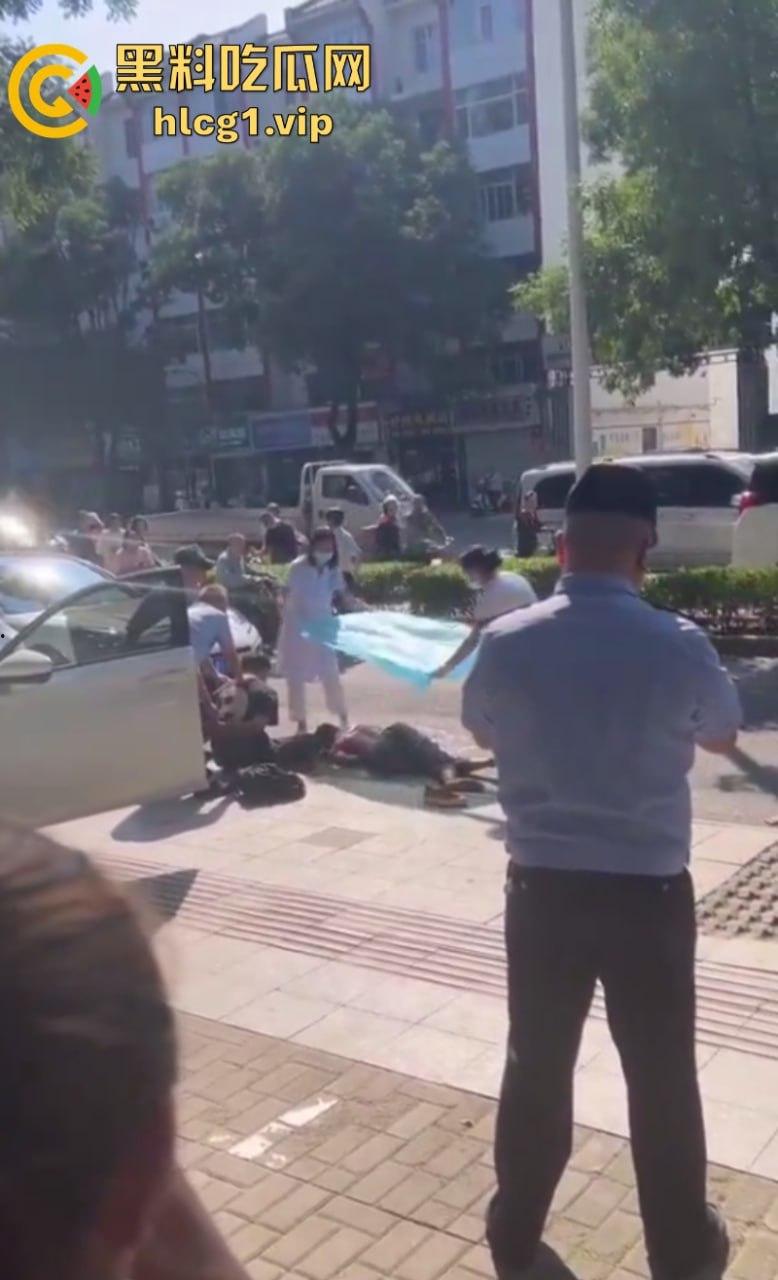 山西长治 第七中学学校门口  一男子被砍身亡！ 第3张