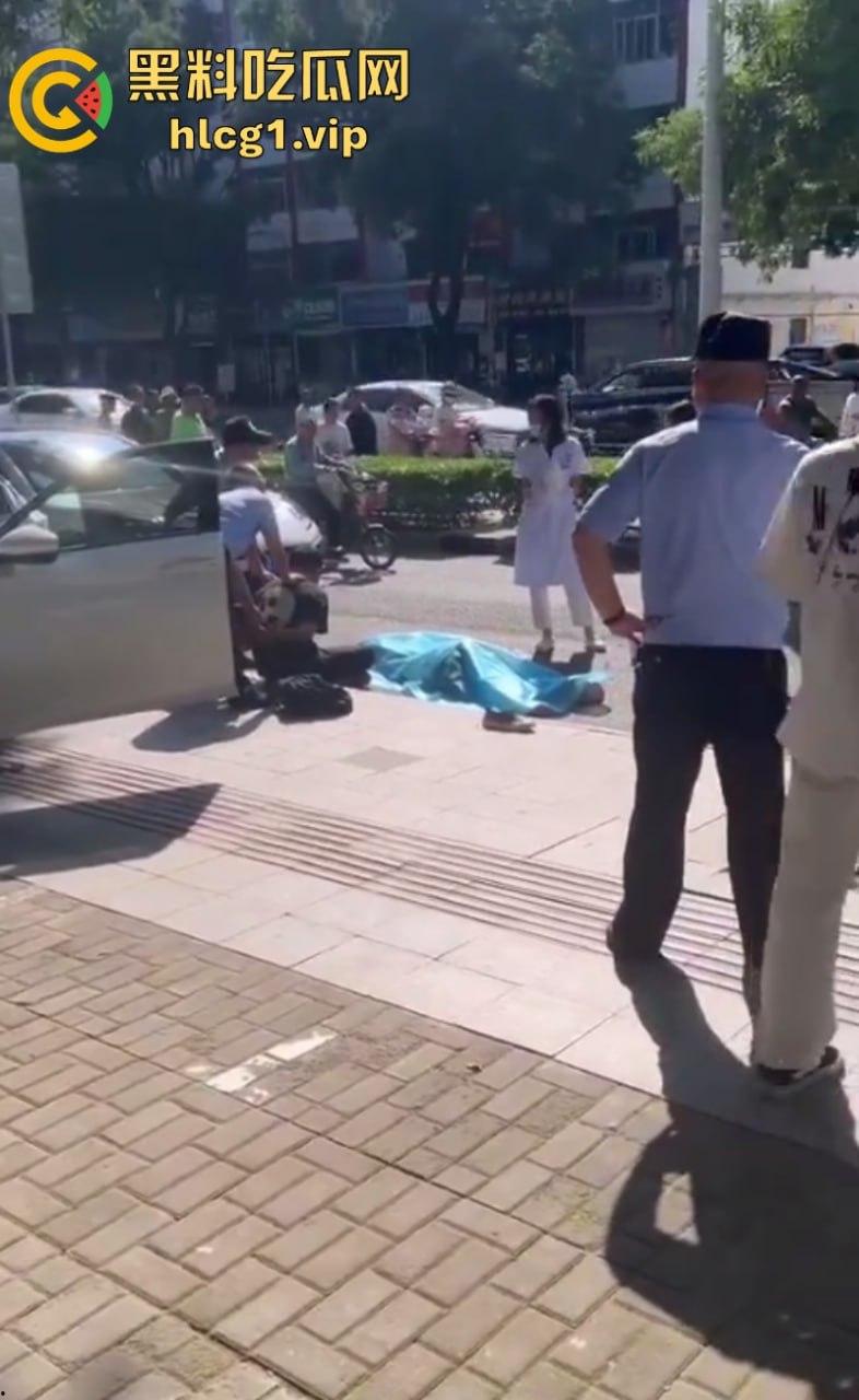 山西长治 第七中学学校门口  一男子被砍身亡！ 第5张