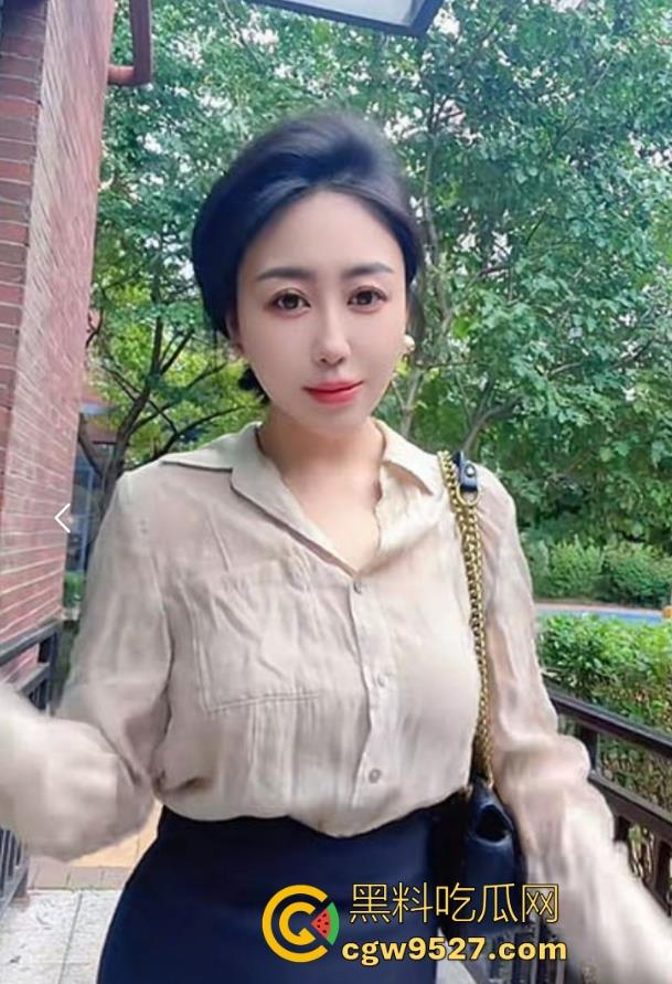 四川极品人妻欲求不满疯狂出轨约炮，性爱惨遭炮友泄露，巨乳肥臀黑丝诱惑，后入打桩高潮迭起！  第1张