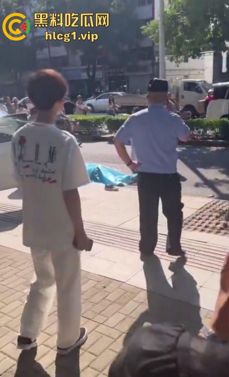 山西长治 第七中学学校门口  一男子被砍身亡！ 第7张