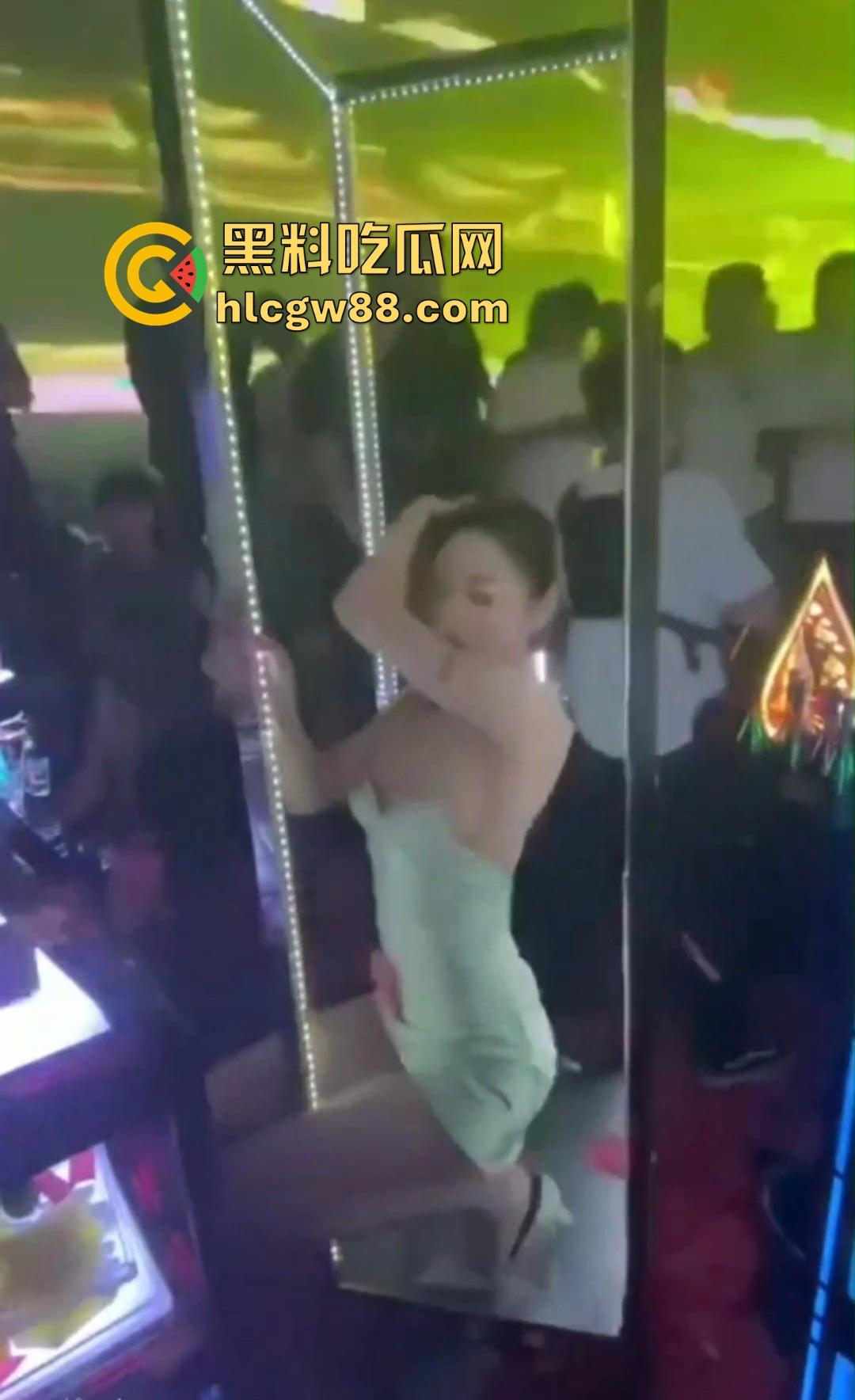 白天蹦迪不带罩，晚上做爱不带套是规矩，杭州酒吧一旦沾上，你就戒不掉了，大奶妹吹瓶滴蜡玩花活！  第11张