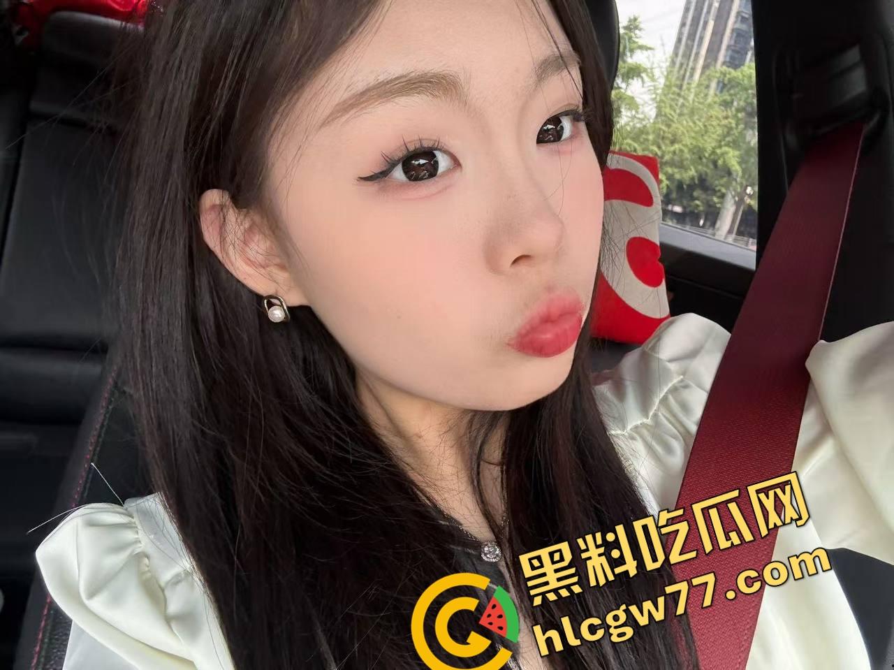 钱花了鸡撸了逼没插，大哥找小姐体验高端自撸套餐，骚逼玩得蹭到流水，最后却只能当手冲背景！  第4张