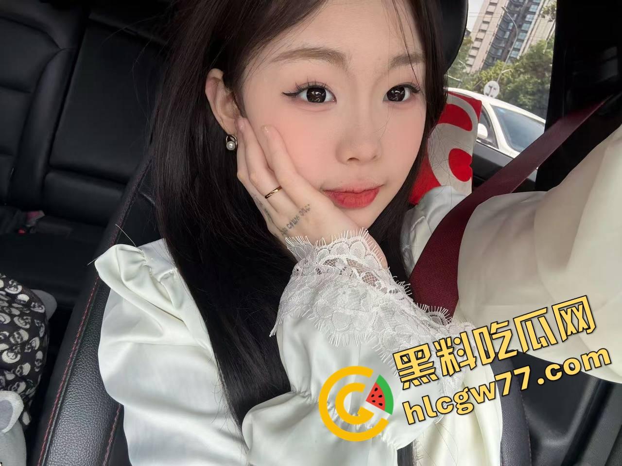 钱花了鸡撸了逼没插，大哥找小姐体验高端自撸套餐，骚逼玩得蹭到流水，最后却只能当手冲背景！  第5张