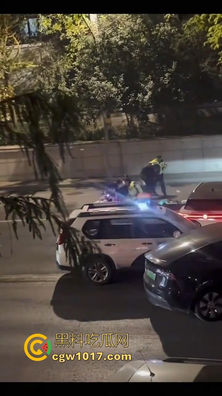 江苏徐州鬼火少年大战交通警察，深夜埋伏公路拦截，又打又逃像是gta5一样，可惜了这么多精神小伙没了战马！  第3张