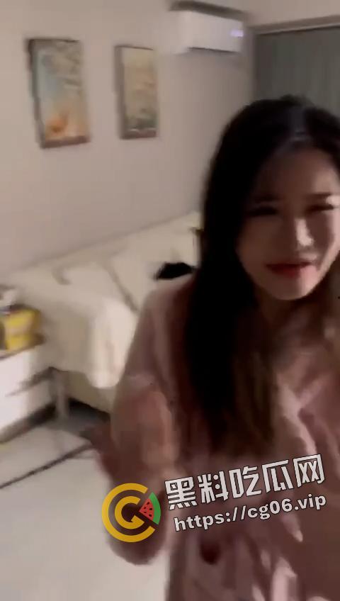 小白脸捉奸卖淫给自己钱花的女朋友 还报警把人抓了再朋友圈曝光  吃完饭把锅砸了 有原则 但不多 第7张