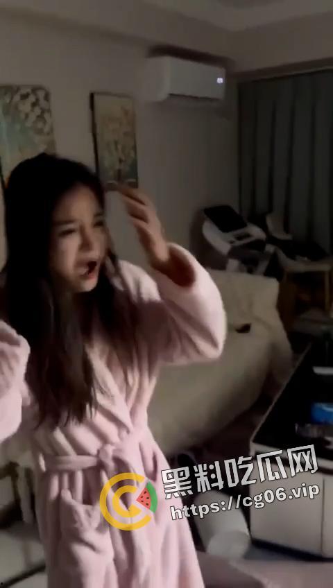 小白脸捉奸卖淫给自己钱花的女朋友 还报警把人抓了再朋友圈曝光  吃完饭把锅砸了 有原则 但不多 第8张