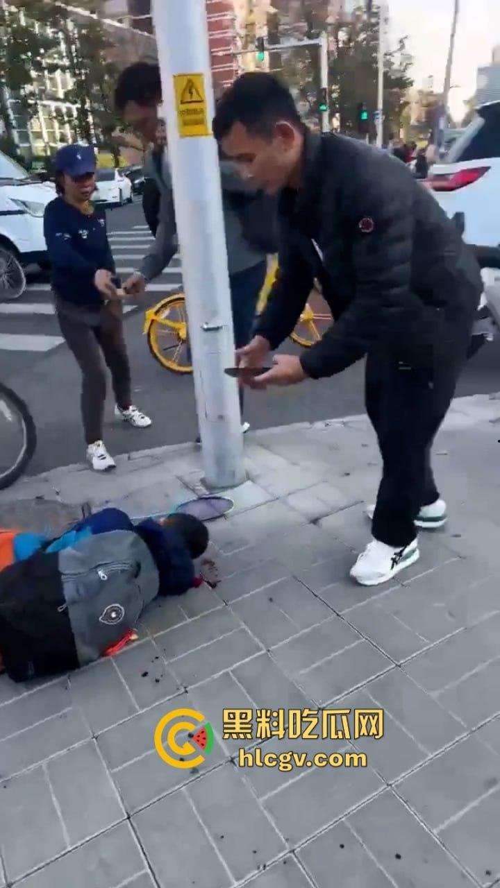 没人性！北京海淀区男子当街砍人报复社会 专挑孩子下手 现场血腥惨烈视频曝光  第13张