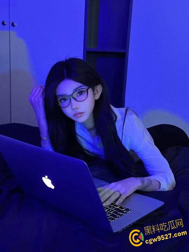 穷人女神富人精盆,极品名媛珊珊,圆润巨乳诱惑爆表,女仆装床上伺候金主,被按倒猛操淫荡十足 ! 第1张 穷人女神富人精盆,极品名媛珊珊,圆润巨乳诱惑爆表,女仆装床上伺候金主,被按倒猛操淫荡十足 ! 第1张