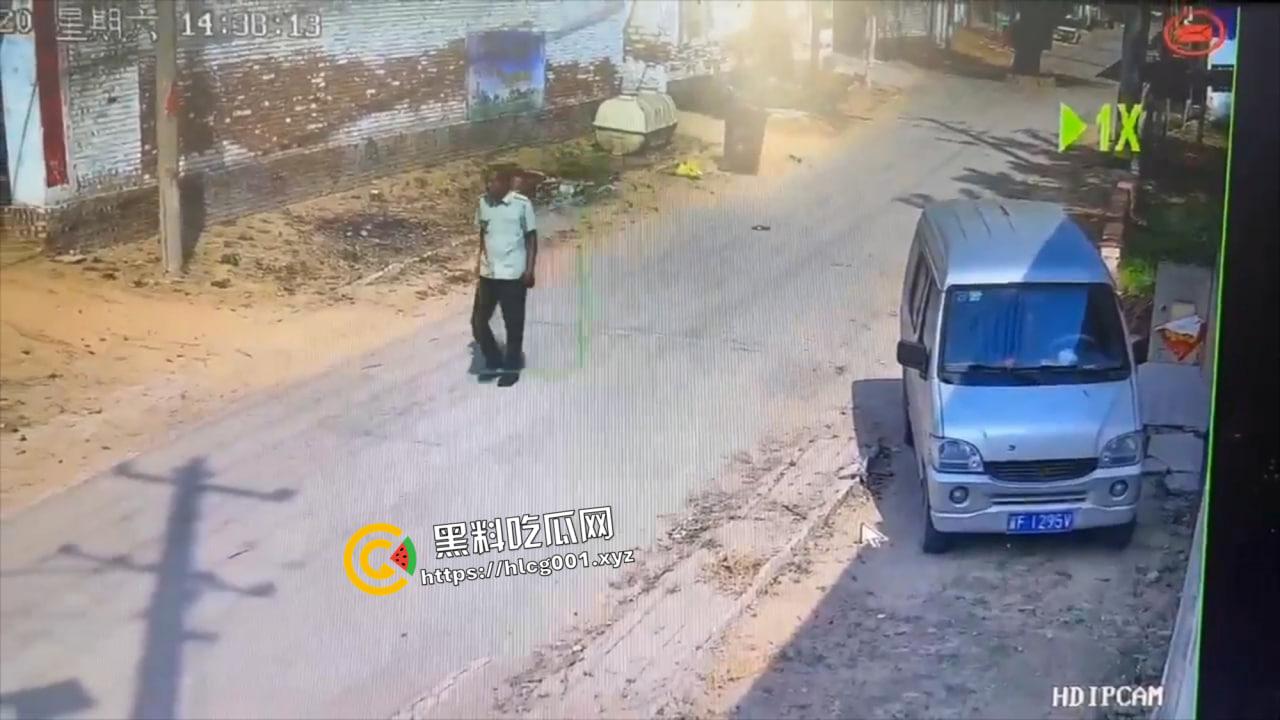 山东聊城市冠县六旬男子当街伤害9岁男童 拿起头来在墙上砸的血肉模糊 现场无码视频流出  第4张