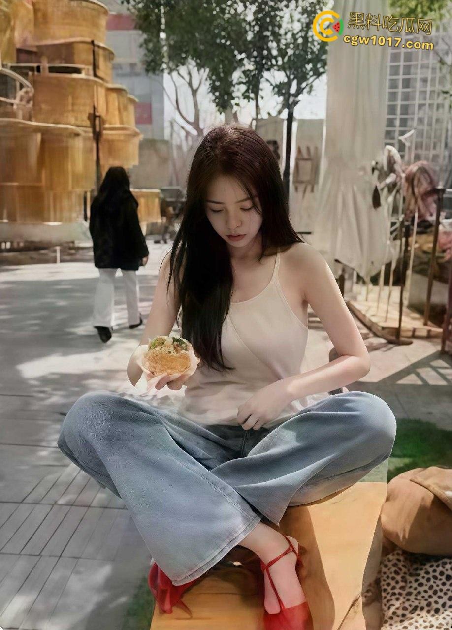 极品闷骚女被灌醉酒后释放天性，被带到酒店3p肆意玩弄，事后曝光大量聊天记录，表面埋怨实则乐在其中 ！  第12张