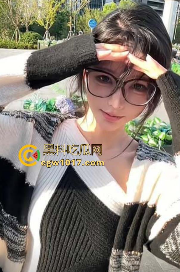 抖音高颜值COS网红【柠好不好】被曝光大尺度不雅视频曝光，漫御姐萝莉甜美撩粉，极品嫩穴馒头肥鲍一览无余！  第4张