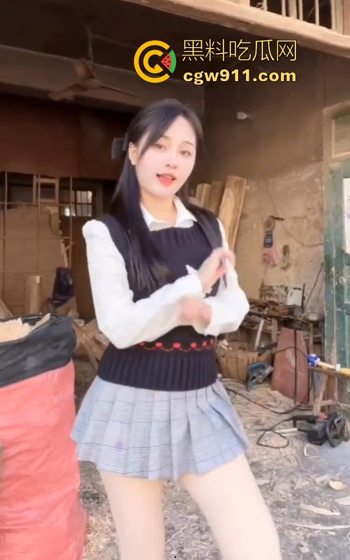 湖南性感擦边主播遭疯狂粉丝寄炸弹包裹炸伤，粉丝疯狂起来真恐怖啊，好端端的性感主播炸成了隔壁大妈！  第3张